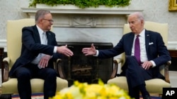 ប្រធានាធិបតីសហរដ្ឋអាមេរិក​លោក Joe Biden ជួប​ពិភាក្សា​ជាមួយ​នាយករដ្ឋមន្ត្រី​អូស្ត្រាលី​លោក Anthony Albanese នៅសេតវិមានក្នុងរដ្ឋធានីវ៉ាស៊ីនតោន កាលពីថ្ងៃទី ២៥ ខែតុលា ឆ្នាំ ២០២៣។ 