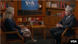 Retired General Frank McKenzie speaks with VOA's Pentagon correspondent Carla Babb, June 10, 2024. McKenzie said President Joe Biden picked the “worst of all possible worlds” when deciding how to withdraw U.S. forces from Afghanistan.