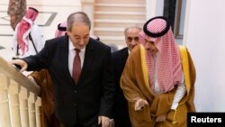 Waziri wa mambo ya nje wa Saudia Prince Faisal bin Farhan bin Abdullah amekutana na mwenzake wa Syria, Faisal Mekdad mjini Jeddah, Saudi Arabia, April 12, 2023. Saudi Press Agency/Handout via REUTERS 
