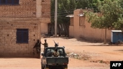 Wanajeshi wa Sudan wakipumzika kufuatia hatua ya kusitisha mapigano. Khartoum, May 25, 2023. 