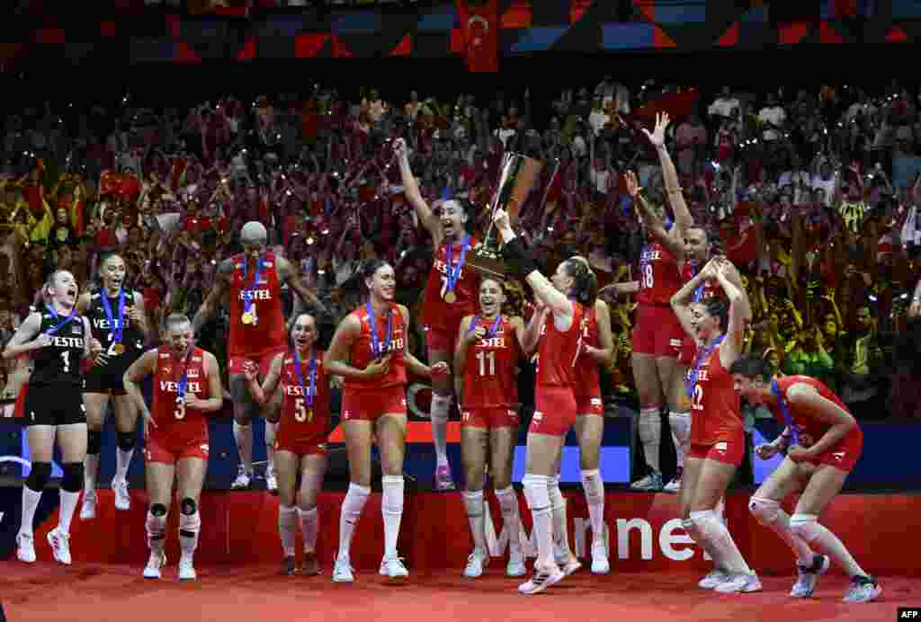 3 Eylül 2023 - Türkiye Kadın Milli Voleybol Takımı, EuroVolley 2023 turnuvasında Sırbistan'la oynadığı final maçında da galip gelerek kupanın sahibi oldu.