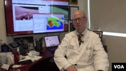 ดร. เดวิด อาร์มสตรอง อาจารย์ด้านศัลยกรรมจาก University of Southern California