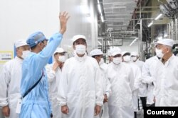 Pabrik Baterai Sel mobil kendaraan listrik pertama dan terbesar di Asia Tenggara ini disebut akan mulai berproduksi pada tahun depan dengan produk awal 30 juta baterai sel. (Biro Setpres)