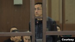 44 yoshli yurist va siyosiy faol Dauletmurat Tajimuratov o'zini begunoh deb hisoblaydi. Buxorodagi sudda va Toshkentda Oliy sud qoshidagi apellyatsiya mahkamasida u tinimsiz shuni ta'kidladi va adolat so'radi. 