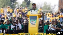 Rais wa Chama tawala cha African National Congress (ANC) Cyril Ramaphosa akiwahutubia wafuasi wake katika uwanja wa Dobsonville huko Soweto Septemba 3, 2023. Picha na Phill Magakoe / AFP. 