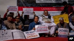 ལ་དྭགས་ཀྱི་ཚན་རིག་པ་དང་སློབ་གསོ་རིག་པ་བ་བསོད་ནམས་དབང་ཕྱུག