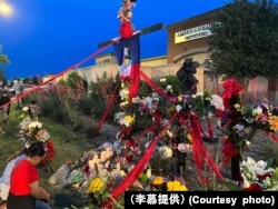 5月11日艾倫奧特萊斯悼念活動現場。 （李慕提供）