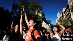 Mujeres argentinas se manifiestan a favor del aborto en el Día de Acción Global por el Acceso al Aborto, en Buenos Aires, el 28 de septiembre de 2023.