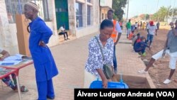 Eleitor vota em Bissau, Guiné-Bissau, 4 Junho 2023