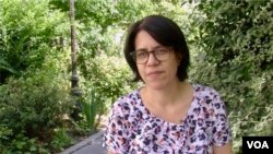 Članica gradske skupštine Pariza Maud Lelievre je autorica plana "Pariz na 50" stepeni. (Foto: VOA/Lisa Bryant)