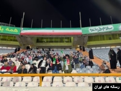 حضور اندک زنان در حاشیه بازی ایران و روسیه، پنجشنبه ۳ فروردین ۱۴۰۲