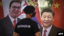 Билборд во Белград во пролетта 2020 година (Фотографија: Оливер Буниќ/АФП).