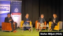 Panel „Profesionalnost i sigurnost novinara u vremenu (dez)informacija” na kojem su učestvovali podsekretarka za javnu diplomatiju Stejt departmenta Elizabeth Allen, direktor agencije Fonet Zoran Sekulić i profesorica Filozofskog fakulteta u Novom Sadu Jelena Kleut.