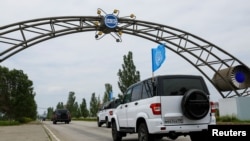 Автоколона представників Міжнародної організації атомної енергетики (МАГАТЕ) в’їздить на окуповану російськими військами Запорізьку атомну електростанцію. 15 червня 2023 р.