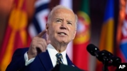 Претседателот Џо Бајден не покажа намера да се повлече од претседателската трка, но кај дел од гласачите веќе има двоумење. Фотографија: Гово на Бајден на самитот на НАТО во Вашингтон.