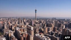 資料照片：從約翰尼斯堡貝裡亞的龐特城(又稱龐特大廈)54 樓俯瞰約翰尼斯堡的天際線。 (2023年4月19日)