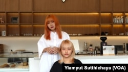 young political activists Orawan "Bam" Phuphong (left) and Tantawan "Tawan" Tuatulanon (right)