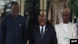 រូបឯកសារ៖ មេដឹកនាំនៃក្រុមប្រទេស ECOWAS រួមមានប្រធានាធិបតីប្រទេសហ្គាណា រដ្ឋមន្ត្រីការបរទេសនីហ្សេរីយ៉ា និងប្រធាននៃសហគមន៍ប្រទេសក្នុងទ្វីបអាហ្វ្រិកខាងត្បូង ថតរូបជាមួយគ្នា កាលពីថ្ងៃទី ១០ ខែសីហា ឆ្នាំ ២០២៣។ 