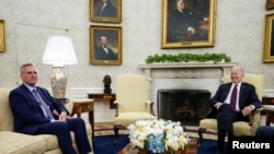 
Мекарти, републиканскиот спикер, им рече на новинарите дека е „стравува“ поради недостиг на напредок во битните разговори.