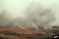 Dim se uzdiže iznad brda Golanske visoravni koju je okupirao Izrael, nakon udara raketa koje su doletele sa libanske strane granice, 3. jula 2024.