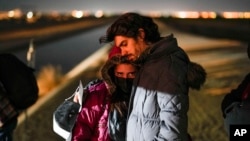 Amerikadan boshpana so'rayotgan kubalik oila, Arizona shtati, 6-yanvar, 2023 