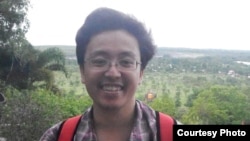 គ្រួសារ​របស់​លោក​ផ្តល់​រូបលោក Ruan Xiaohuan ដែល​ជាម្ចាស់​ Project Think 