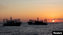 資料照：南中國海仁愛礁附近的中國海上民兵船隻。（2024年3月5日）