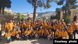 Sejumlah anggota jemaat Gereja Impact Community Indonesia saat melaksanakan ziarah religi di Yerusalem, pada 7 Oktober 2023, sesaat sebelum serangan roket Hamas menghantam Israel. (Foto: Courtesy of Pendeta Yoanes Kristianus)