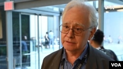 Dejv Ker, filmski kritičar i kustos filmskog odeljenja Muzeja moderne umetnosti u Njujoru.