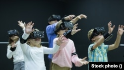 Deca koja čine generaciju Alfa često odrastaju, istražuju i takmiče se u virtuelnom svetu, a ne u stvarnom životu.