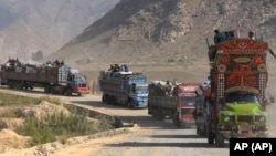 عکس آرشیف از کاروان مهاجران افغان در حال عودت از پاکستان به افغانستان