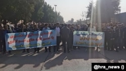 پنجمین روز اعتصاب شماری از کارگران کارخانه گروه ملی فولاد ایران در اهواز (چهارشنبه ۶ دی ۱۴۰۲)
