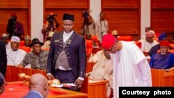 Shugaban ma'aikatan fadar shugaban Najeriya, Femi Gbajabiamila, lokacin da yake gabatar da sunaye na farko, (HOTO: Facebook/Majalisa)