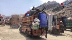 د تورخم په لاره د افغان کډوالو د ستنېدو لړۍ دوامداره ده، وایي پاکستان کې یې نور ژوند سخت شوی