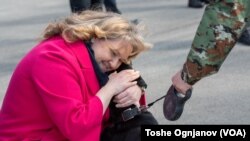 Министерката за одбрана, Славјанка Петровска, соопшти дека војниците што беа вклучени во операцијата ќе добијат награда во износ од една просечна плата