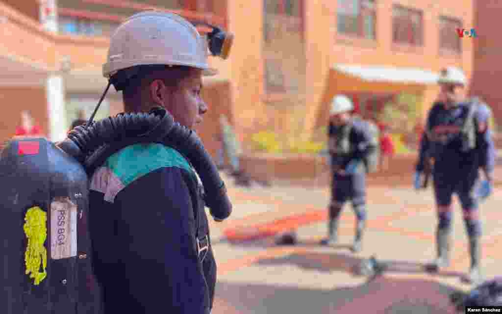 Para ser un socorredor, un minero debe formarse en salvamento. La Agencia Nacional de Minería en Colombia ha formado a 1.500 en toda Colombia. [Foto: Karen Sánchez, VOA]