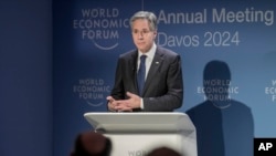 美國國務卿布林肯在達沃斯世界經濟論壇的會議上講話。(2024年1月16日)