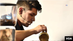 Carlos Medina se dedica al barismo desde hace 5 años.