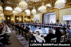 Perwakilan dari negara-negara, organisasi internasional, dunia usaha, bank pembangunan dan LSM menghadiri konferensi kemanusiaan internasional untuk warga sipil di Gaza di Paris, Prancis, 9 November 2023. (Foto: LUDOVIC MARIN/Pool via REUTERS)