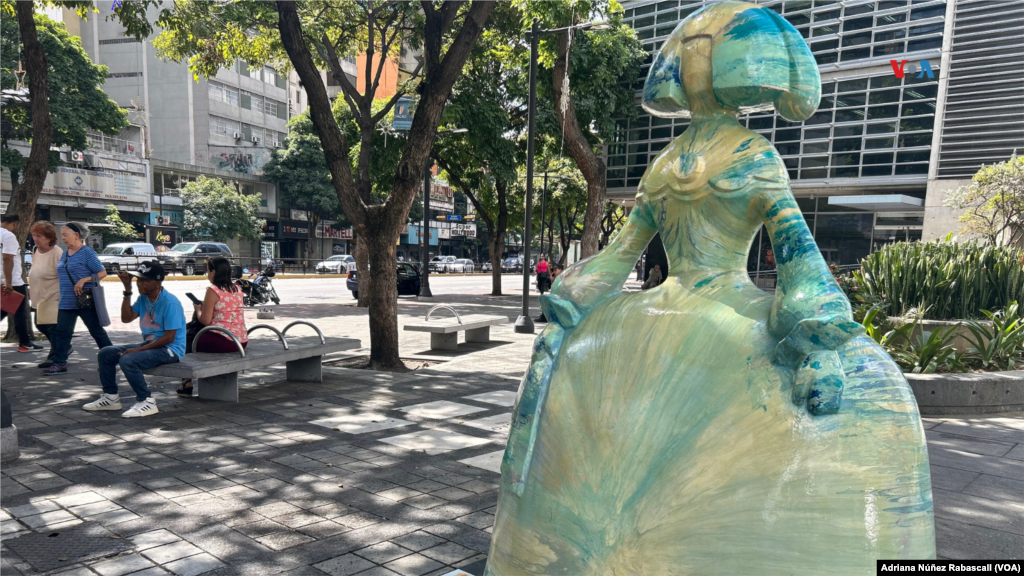 Una "menina" refleja los tonos verdes y azules del archipiélago Los Roques.