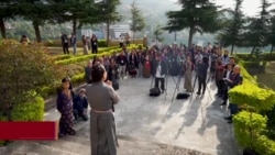 བོད་ཀྱི་མ་འོངས་པའི་མདུན་ལམ་འཚོལ་ཞིབ་ཚོགས་འདུ་འཚོགས་བཞིན་པ། 