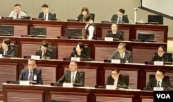 香港律政司司长林定国（第一排左二）及保安局局长邓炳强（第一排右二）等官员，出席立法会联席会议，讨论23条立法公众咨询结果 美国之音/汤惠芸)