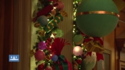 Wafanyakazi wa kujitolea wafika Washington ili kurembesha Ikulu kwa ajili ya siku kuu.