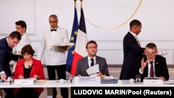 Sejumlah petinggi dari berbagai negara menghadiri konferensi kemanusiaan internasional untuk warga sipil Gaza, di Istana Kepresidenan Elysee, di Paris, Prancis, 9 November 2023. (Foto: LUDOVIC MARIN via REUTERS)