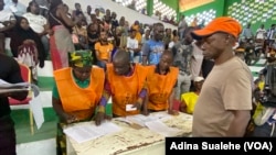 Mesa de voto em Nampula. 11 de outubro, dia de eleições autárquicas em Moçambique 