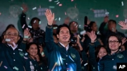 លោក Lai Ching-te អនុប្រធានាធិបតី​តៃវ៉ាន់ សាទរ​ជ័យជម្នះ​នៃ​ការបោះឆ្នោត​ប្រធានាធិបតី នៅទីក្រុងតៃប៉ិ កោះតៃវ៉ាន់ កាលពីថ្ងៃទី១៣ ខែមករា ឆ្នាំ២០២៤។