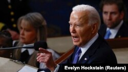 Predsednik Džo Bajden tokom govora o stanju nacije u američkom Kongresu (Foto: REUTERS/Evelyn Hockstein )