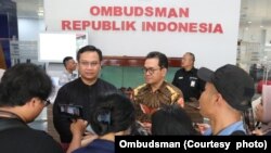 Anggota Ombudsman RI Yeka Hendra Fatika dan Direktur Jenderal Perdagangan Luar Negeri Kementerian Perdagangan, Budi Santoso di Gedung Ombudsman, Jakarta, Selasa, 31 Oktober 2023. (Foto: Ombudsman)