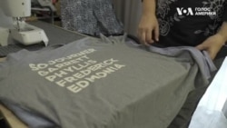 Що таке «Адаптивний одяг» та як волонтери допомагають шити його для поранених. Відео