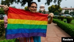 Судиите рекоа дека геј паровите имаат право да живеат заедно и мора да бидат заштитени од дискриминација